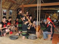 Nguyễn Việt Hùng. Người phụ nữ và xã hội mẫu hệ trong sử thi Tây Nguyên