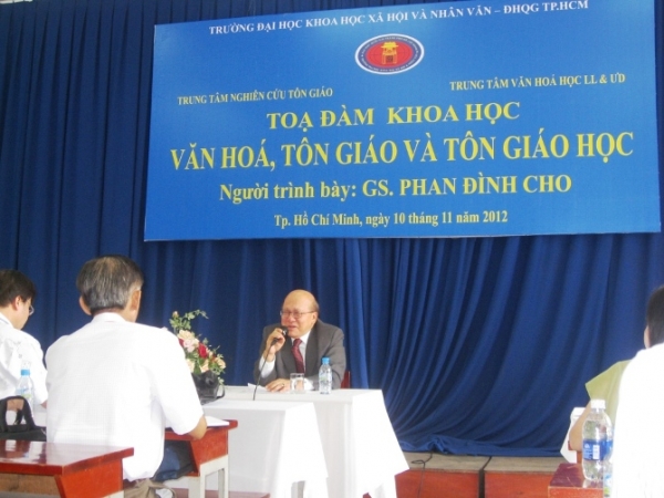 GS. Phan Đình Cho thuyết trình về “Văn hoá, tôn giáo và Tôn giáo học”