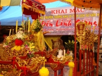 Lễ hội đền Lảnh Giang: cách tân hay tha hóa?
