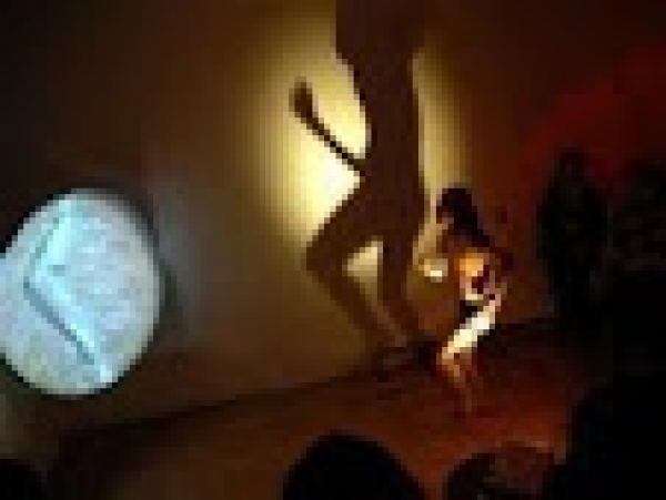 “Trí tuệ rác” và nghệ thuật trình diễn ở Việt Nam