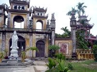 Ngô Văn Cường. Lệ bầu hậu qua văn bia làng Vân
