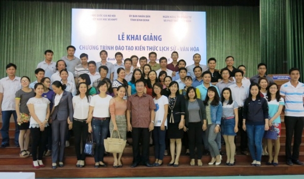Bồi dưỡng kiến thức văn hóa Việt Nam cho cán bộ trẻ Bình Định &amp; nói chuyện tại Đại học Quy Nhơn