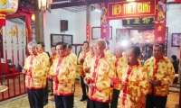 Lê Thụy Hồng Yến. Sự hội nhập của người Hoa vào xã hội Nam Bộ