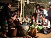 Lê Hồng Phong. Truyện cổ Tây Nguyên...