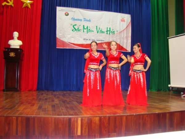 &quot;Sắc màu văn hóa&quot;- Chương trình chào mừng năm học mới và đón tân sinh viên của câu lạc bộ văn hóa học
