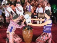 Nguyễn Văn Ngọc. Lễ đổ đầu và Hội mừng năm mới của người Chăm H&#039;roi