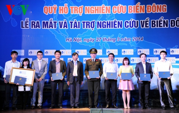 Học bổng hỗ trợ Nghiên cứu Biển Đông